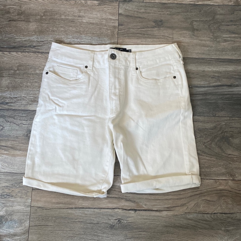 White denim shorts. Nwot